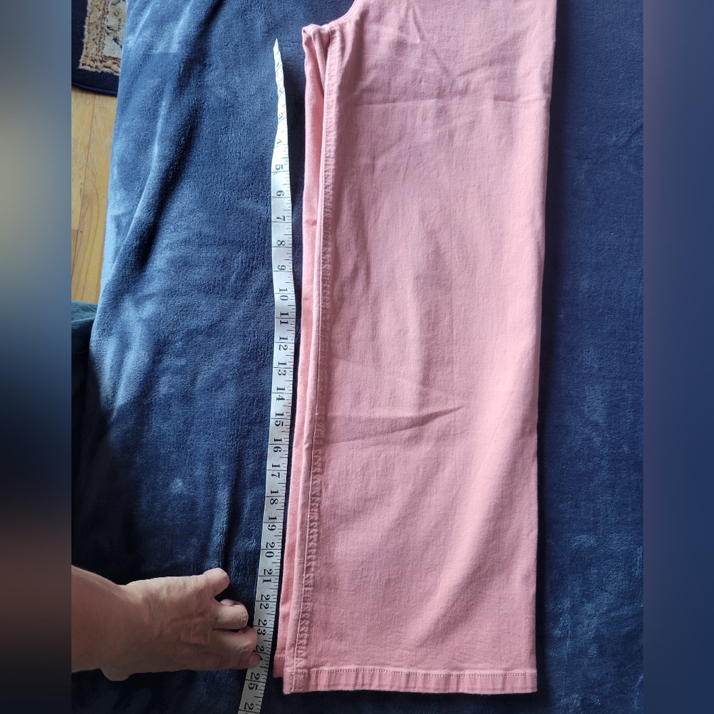 Pink Cropped Pants - Picture 6 of 7